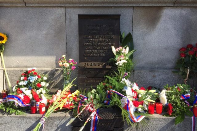 Pomník obětem okupace na libereckém náměstí | foto: Lucie Fürstová,  Český rozhlas