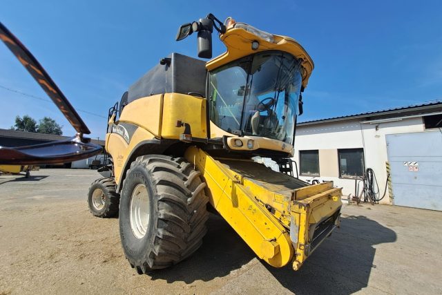 Sklízecí mlátička zemědělského družstva Agroplast Kobyly | foto: Jana Švecová,  Český rozhlas