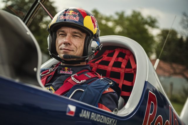 Jan Rudzinskyj,  akrobatický pilot,  člen Flying Bulls Aerobatics Team | foto: Dan Vojtěch