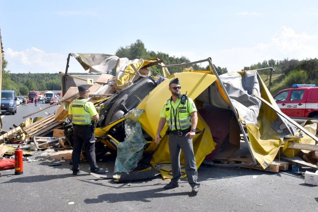 Dopravní nehoda  (ilustrační foto) | foto: HZS Karlovarského kraje