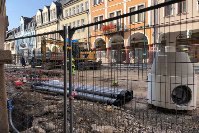 Krkonošská ulice ve Vrchlabí se opravuje | foto: Kateřina Kohoutová,  Český rozhlas