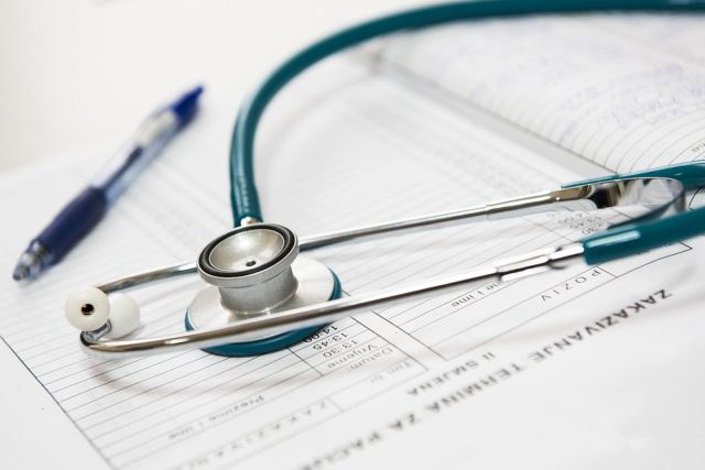 Krajská nemocnice se zavázala,  že ve Frýdlantu zachová maximální možný rozsah medicíny a bude lidem poskytovat bezpečnou a kvalitní zdravotní péči. | foto: Darko Stojanovic,  Pixabay