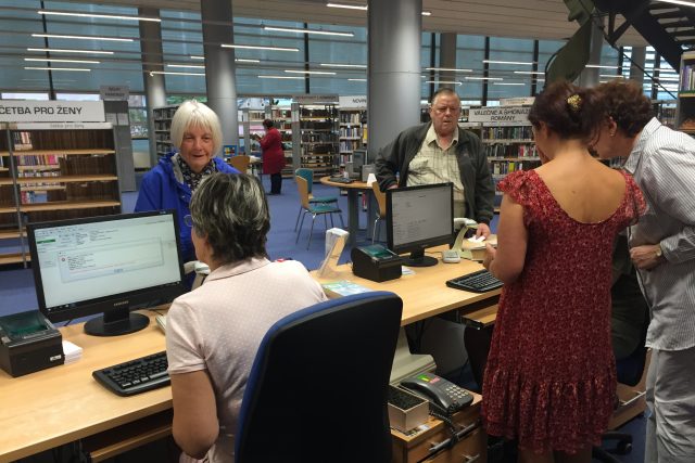 Krajská vědecká knihovna v Liberci se v pondělí 2. září opět otevřela veřejnosti | foto: Lucie Fürstová