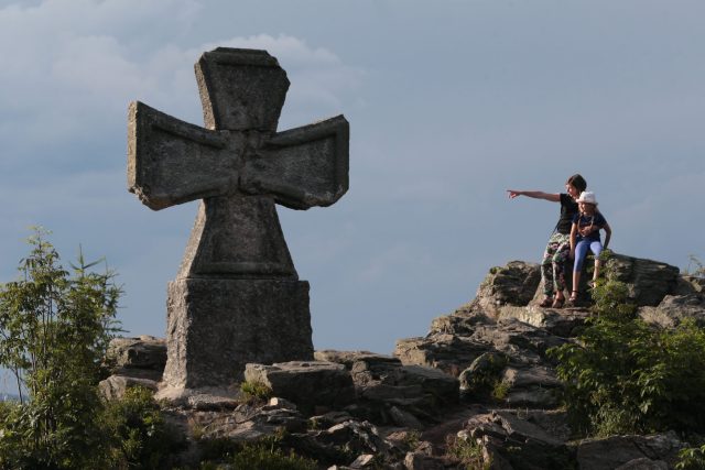 Kříž u Rozhledny Štěpánka | foto: Ota Bartovský,  MAFRA / Profimedia
