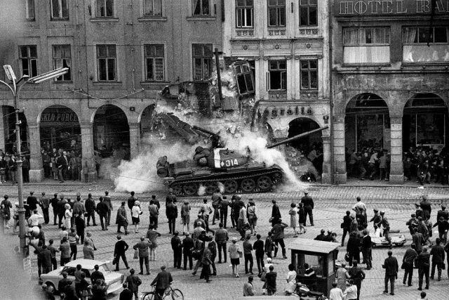 21. srpen 1968 v Liberci | foto: Václav Toužimský,  Výstava Sovětská invaze - srpen 1968