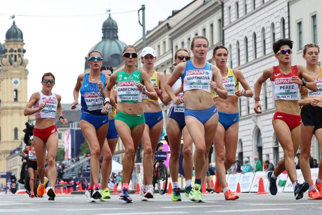 Eliška Martínková  (uprostřed) během závodu v Mnichově. | foto: LUKAS BARTH,  Reuters