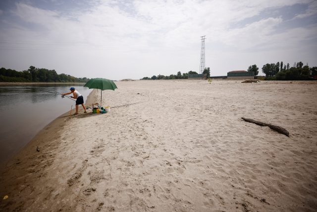 Řeku Pád postihlo nejhorší sucho za posledních 70 let | foto: Guglielmo Mangiapane,  Reuters