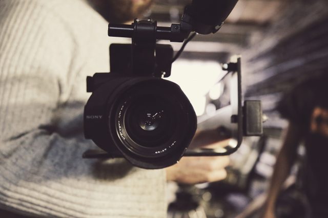 Film,  filmař,  natáčení,  kamera  (ilustrační foto) | foto: Free-Photos,  Pixabay