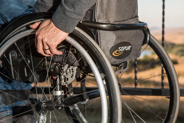 Invalidní vozík  (ilustrační foto) | foto: Pixabay,  CC0 1.0