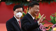 Čínský prezident Si Ťin-pching uvedl do funkce nového hongkongského správce Johna Leeho
